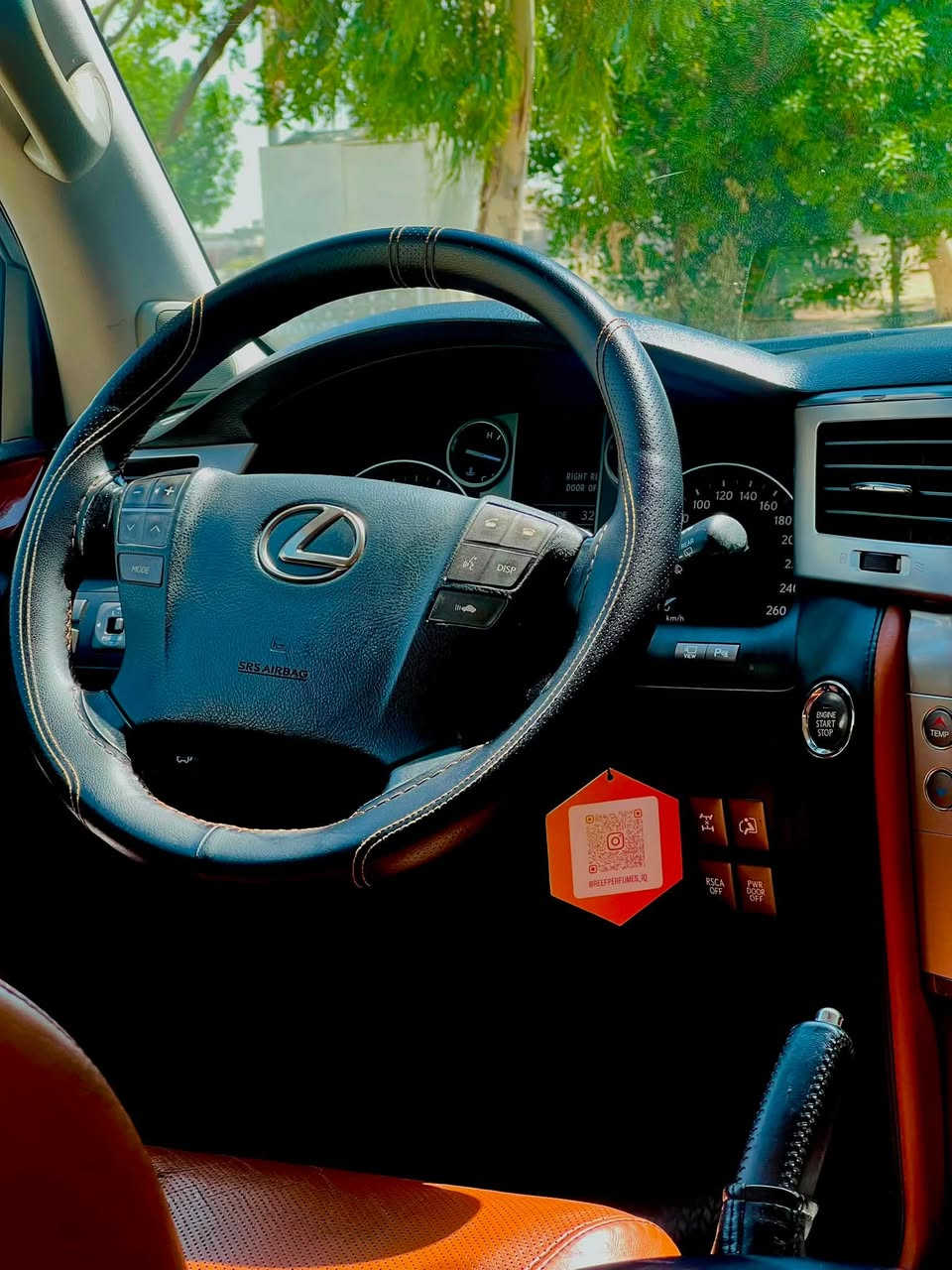 السلام عليكم لكزز 2013
السياره باسمي تحويل مباشر رقم بغداد مميز الجديد وسنويه جديده 

LX570 spor S

مواصفات فول 1/1 

فتحه سقف

لايت زنون  

كشنات جلد + كهرباء

مري شفط  

جكات تصعد تنزل 

خمس بصمات 

جنطه كهربائيه 

تحكمات ستيرن 

كشنات حار بارد

تشغيل عن بعد 

رادارات جوانب 

رادار امامي 

مثبت سرعه 

تحديد مسار 

مانع تزحلق 

7 راكب 

3 قطع تبريد

كشنات تدفئه تبريد 

كامرات محيطيه 

زراك لايت 

___________________________

والسياره جديده بمعنى الكلمه جاهزه من 

كلشي للأخير استعمال شخصي  
السعر ٣٧٥

***********
