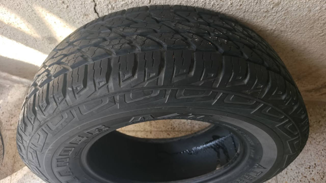 سلام عليكم 

ثلاث تايرات نظيفات كلش 

تك 17/65/285 دنلوب

تك 17/70/265

تك 17/65/265 دنلوب

مكاني نجف

نص مكتوب في الصور:
- 17/65/285 17/70/265 17/65/265