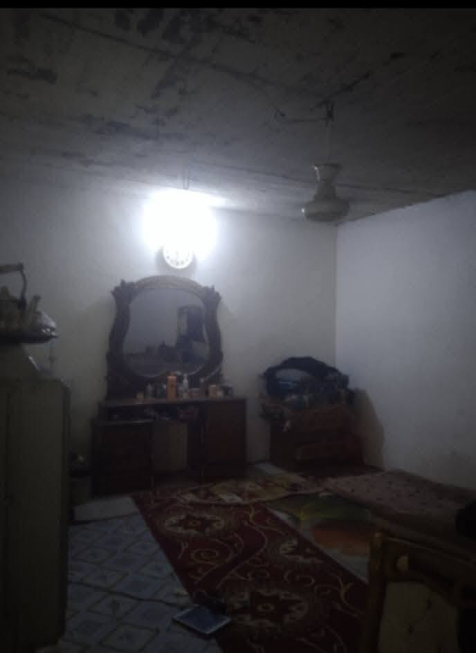 بيت تجاوزللبيع بغداد الحسينيه ع شارع العام قرب السوق الكبير قرب قهوه المتقاعدين استقبال ٥ ب٦ وغرفه نوم كبيره ٥ب٦وغرفه نوم ثانيه ٥ب٥ ومطبخ وحمام  البيت كله صب بس الاستقبال سندويش  وبياض جديد للاتصال***********
