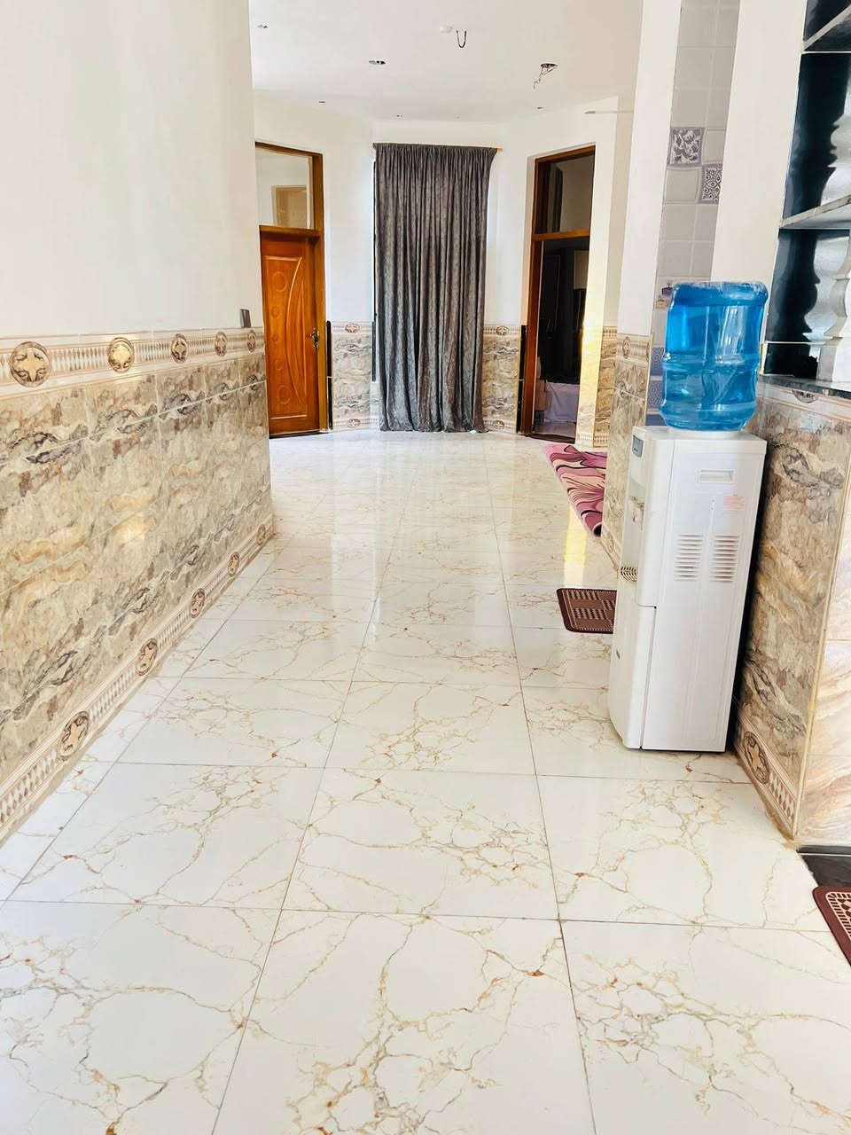 بيت للبيع حي المتنبي مساحته 250م  ثالث بيت عن الشارع العام بناء طابوك غرفتين وصاله واستقبال ومطبخ وصحيات داخليه وخارجية الاستفسار
***********
بيت للبيع  بالنعمانيه قرب محطه الكهرباء حي المتنبي مساحته 250م  ثالث بيت عن الشارع العام بناء طابوك غرفتين وصاله واستقبال ومطبخ وصحيات داخليه وخارجية الاستفسار
