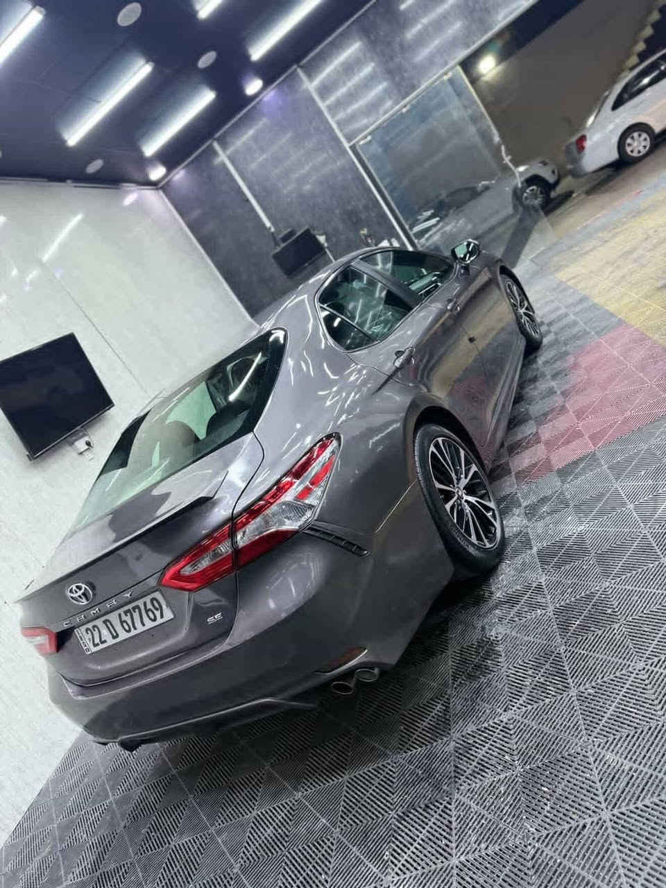 كامري 2018 للبيع مواصفات SE ماشية 133 كيلو رقم اربيل مسطرة وسنوية جديده بيها 3 قطع خلفية صبغ وشوية بالبوند رقمها شبه مميز السعر 148 مكان السيارة موصل وبيها مجال للتواصل***********
