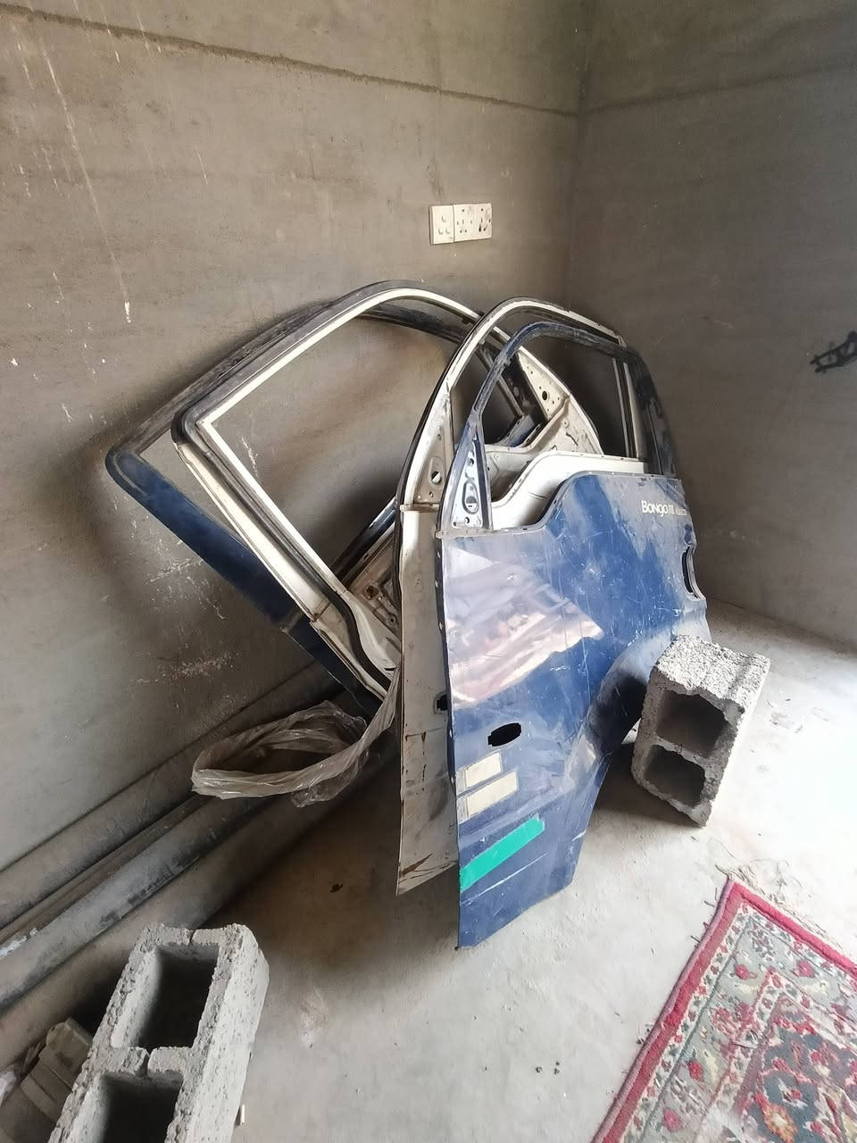 دەرگای کیای بار سەکن سایەق شتی باکو جوانیان تیدایە *********** شوێن هەولیر
