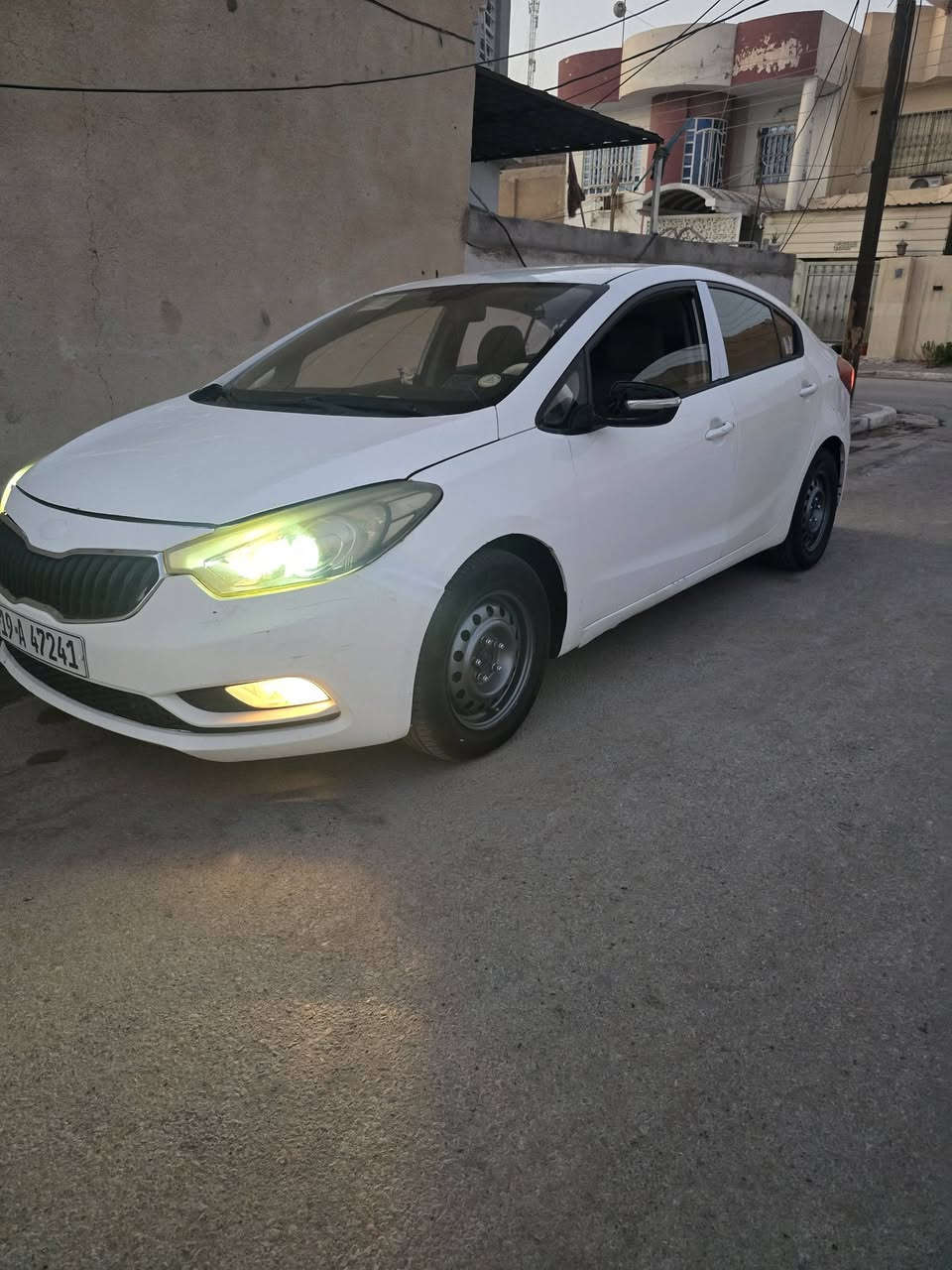 سيراتو موديل ٢٠١٤ خليجي بيه ٥ قطع صبغ ابيع حزام سياره بدون دواخل شرط بس صبغ مكينه كير تبريد حدادي كله جديد مكاني كربلا وسعره مناسب سعره ٨٧ وبيه مجال شراي يتصل ويدلل ***********
