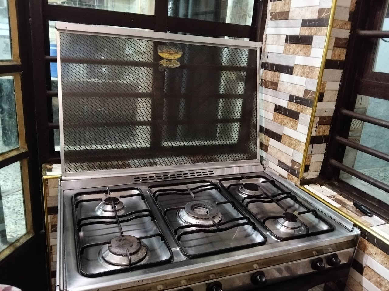 طباخ كريازي • خمس عيون • نظيف
