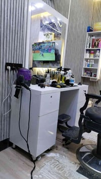 ميز ام دي اف • رفوف ملحقة • ٣ اشهر