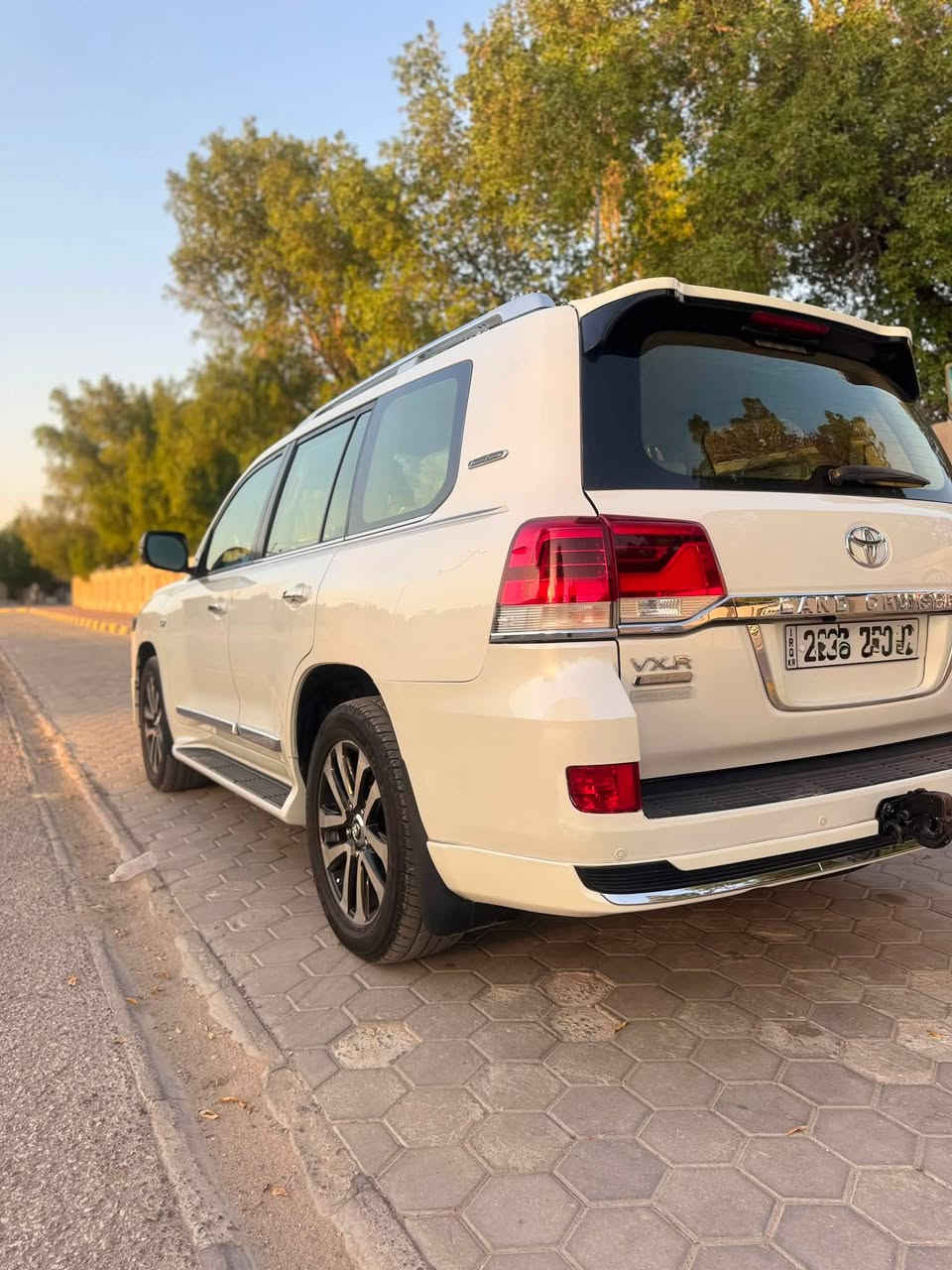 لاندكروز 2019  VXR محرك 5.7 🇯🇵🇯🇵🇯🇵
كفاله من الصبغ والتبديل والحالوب 

ماشيه 170  الف كيلو 

فول مواصفات 

🛑 فتحه سلايت

🛑٣ شاشات 

🛑كشن سايق ٣ دكم 

🛑كشن جلد 

🛑 كاميرا 

وباقي مواصفات ال vxr 

السيارة مكانها النجف ورقمها اربيل انكليزي 
تخم تايرات دنلوب ياباني جديد بيها

بدون اي نقص 

السعر  525  ورقه 💵 

☎️ ***********
