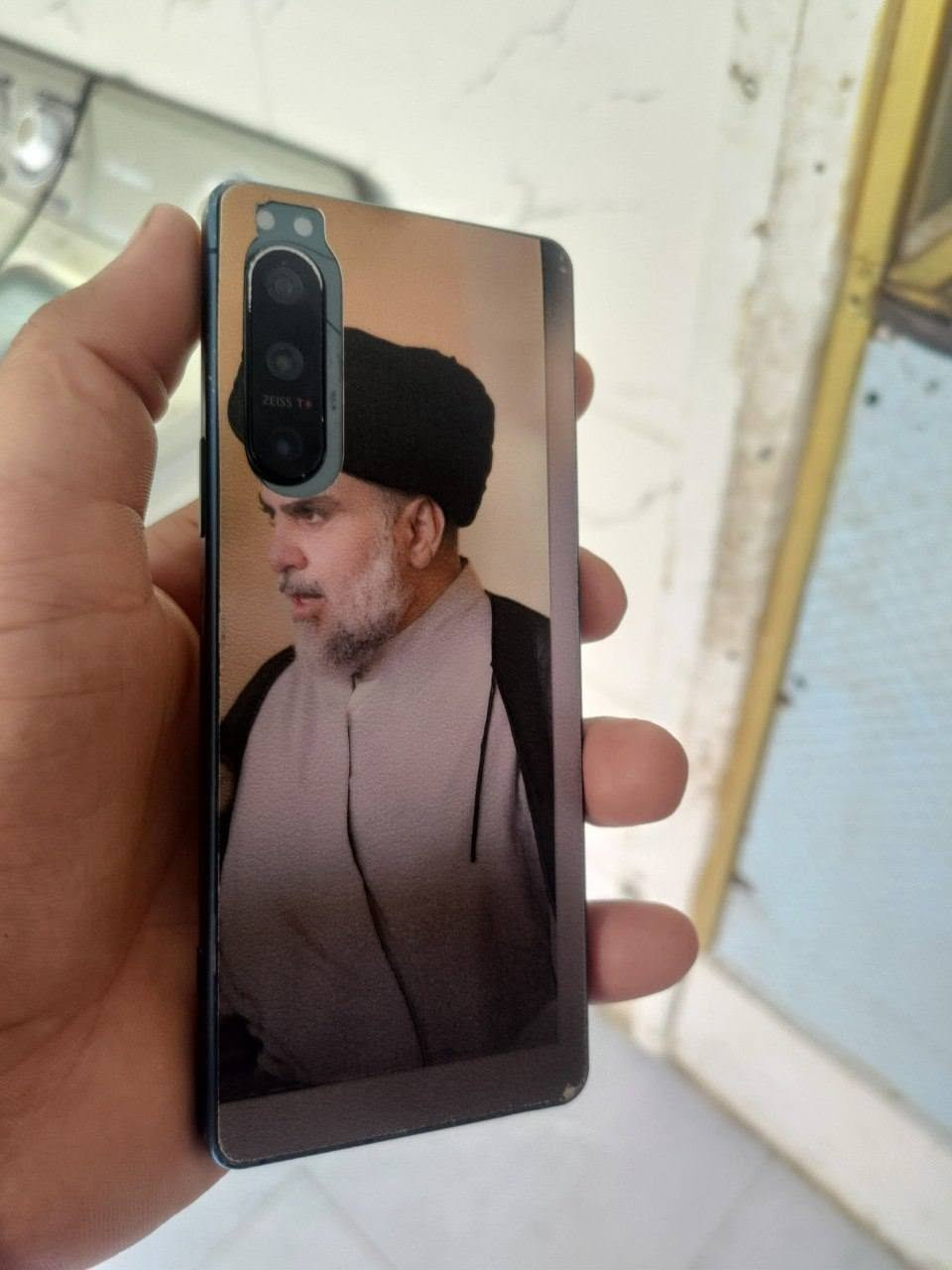 السلام عليكم جهاز Sony Xperia 5 IV معالج Snapdragon 8 Gen 1. اذكره 128 بطاريه 5000 يدعم 5G تردد شاشه 120 هيرتز العاب ينطيك 240 Hz ضهر مكسر بيه فطور كلاسك سعره 150 مكاني حله رقم ***********
