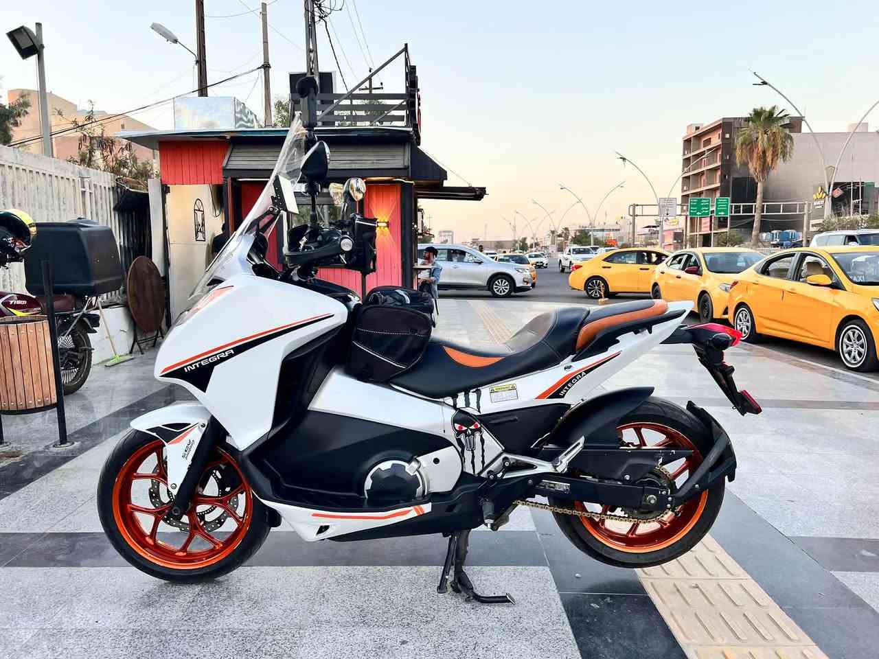 للبيع ‼️ الشراي ماارجعه من ناحية السعر‼️
‏Honda Integra 700D 2012
راح ابيعة اقل من السعر الناشره ب iraqmoto

‼️مكفولة فحص الإنتربول نظيف‼️ لأن اثناء معاملة الترقيم وانسد القرار 
الدراجة بحالة جيدة جداً وبدون حادث  تزويد كامل لاخر حبة ومكفولة كير ومحرك وكهربائيات بطارية varta اصلي قبل شهر شديتله

محرك 700cc سلندرين
نظام ABS 
ونظام ناقل الحركة ثنائي DCT دبل كلتش
اربع مودات قيادة

🔹الاضافات 
دوسات رياضية اضافية من GP
تطوالة مرايات من GP
جامرلغ خلفي وتطوالة جامرلغ امامي من GP
جامة بلادية موجودة وشادلها جامة طويله من GP 
درع أكزوز من GP
جنطة امامية كوالتي عالي وجبير من GP 
درع يدات من GP
قاعدة شاشة كاربلي من GP
رؤوس حديد ثقيل لرزانة الستيرن
كفر او درع راديتر
شاشة CarPlay
حساس تايرات
منفذ شحن من KnMaster type-c و usb
أكزوز مزود مال nc او انتيكرا الي همه نفس الشي بس موديل ٢٠٢٠ بلادي صوت رياضي نفس صوت مال xadv موديل حديث 
تبديل دهن وفلتر محرك وفلتر كير كل 4 آلاف كم
استخدام زيوت محرك وبريك وماي راديتر وتشحيم الزنجير كلها من 
Motul
📞 للتواصل عالرقم او واتسب  فقط *********** 
ماعندي ماسنجر🩵🫡

نص مكتوب في الصور:
- @mehmetocuslu