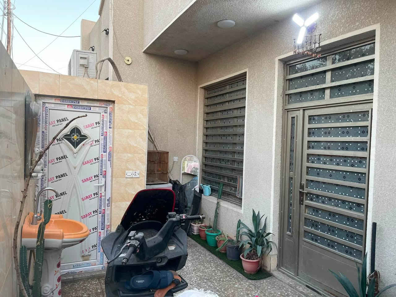 بيت لبيع طابقين شارع الزوراء قرب اسواق المصطفى مساحه130متر***********
