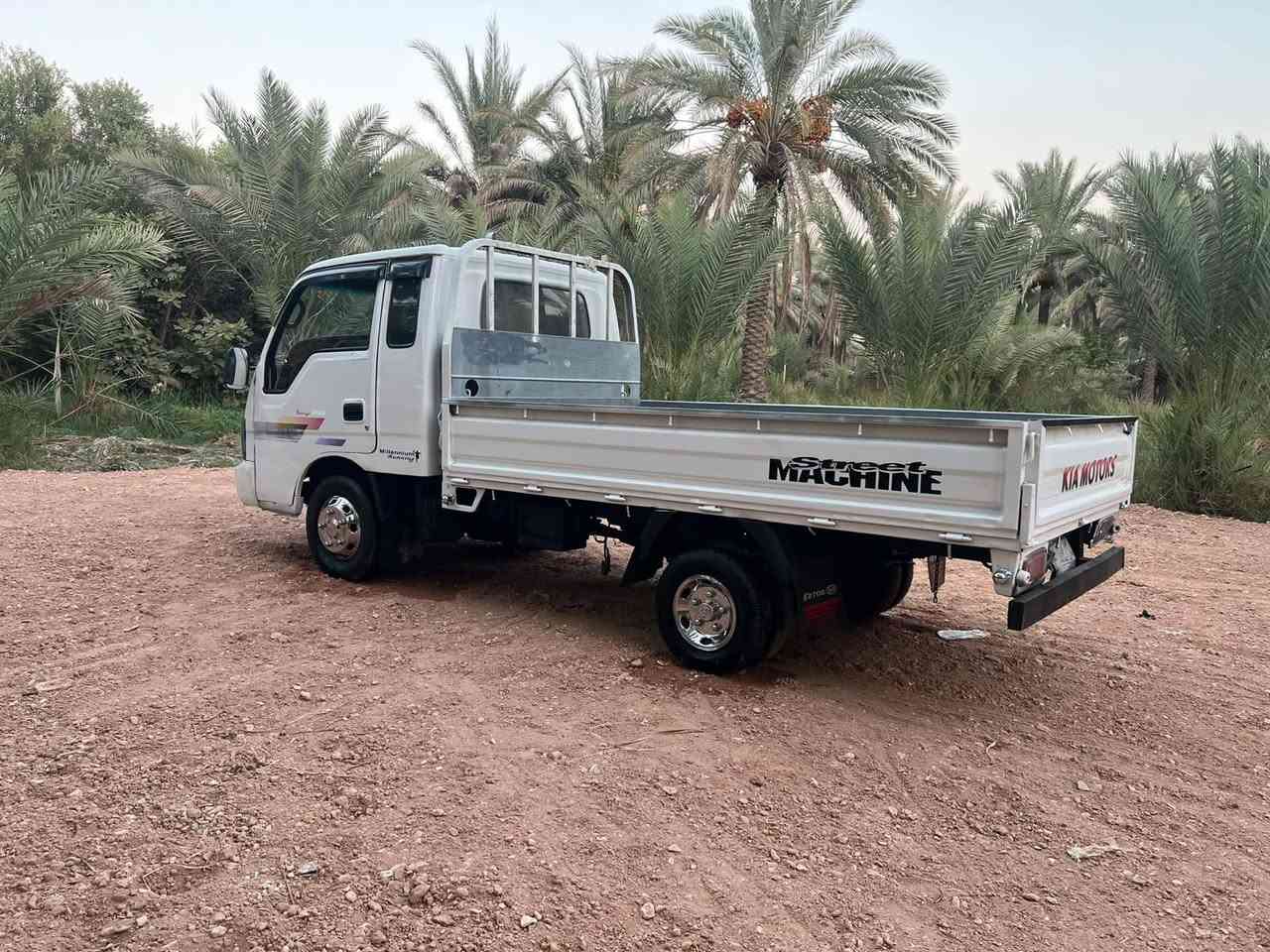 السلام عليكم فونتيرا ام عيون للبيع موديل 2001 رقم بغداد مشروع وطني  مكفوله من الكير والمحرك والشاصي ورقم شاصي تخم تاير كهرباءيات كله شغاله السعر 68 وبيه مجال مكاني بابل المسيب رقم الهاتف ***********
