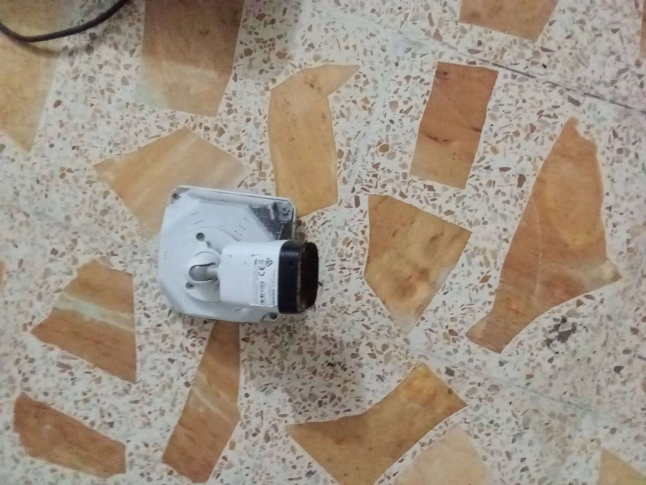 للبيع بلوجكتورات اصليه وشغاله شرط واحد عل طاقه الشمسيه وثنين لد كهربائي ابو 4 عدسات 
ونشره هيه وكلوباته طوله بحوالي 9 متر 
و كامره شغاله اصليه ام الفلاش 
كلشي بسعره لشراي يتصل وبيه خير ويدلل 
*********** خاص مفتوح
