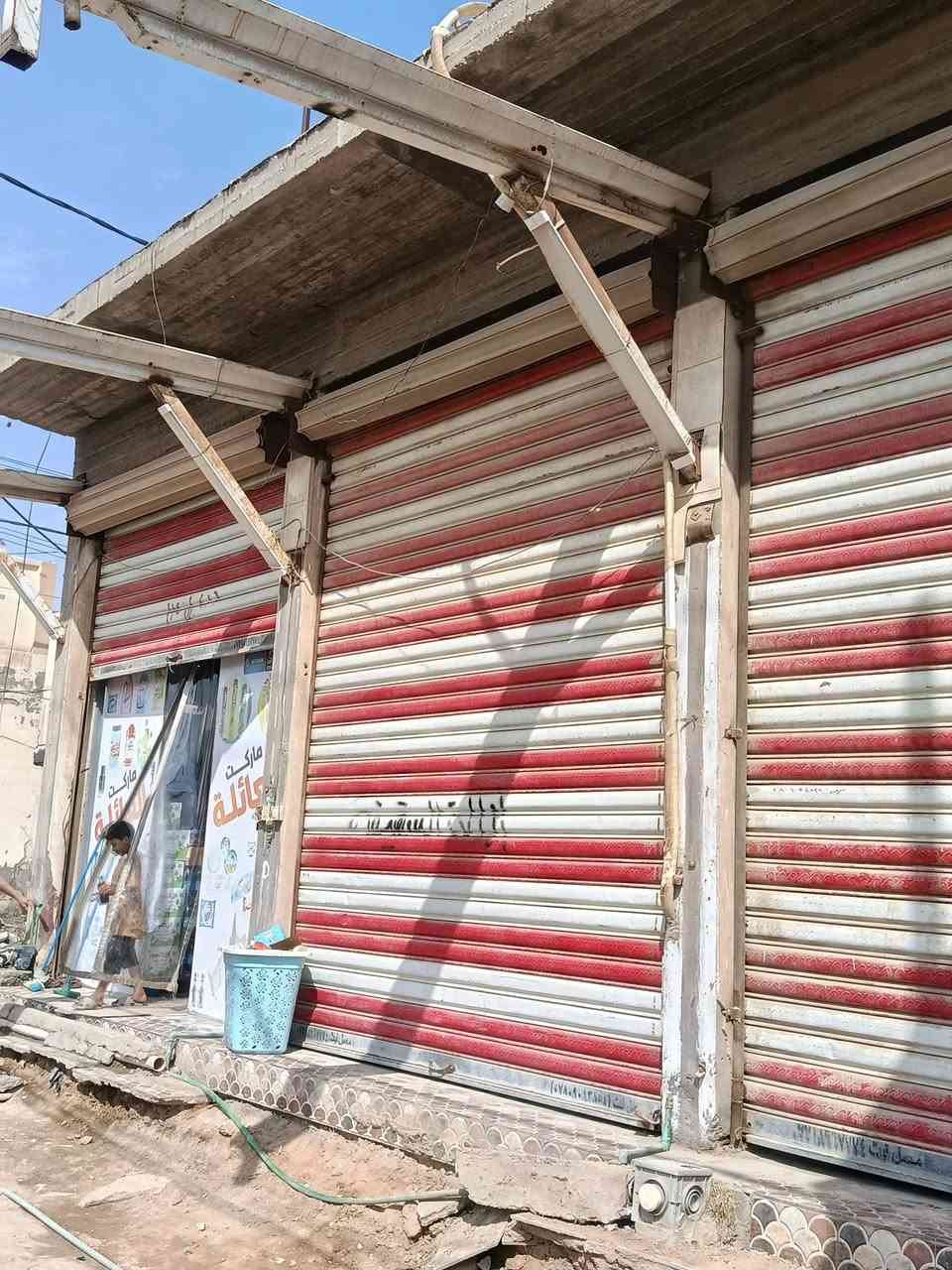 بناية تجارية • مساحة ١٠٠م • ٣ محلات