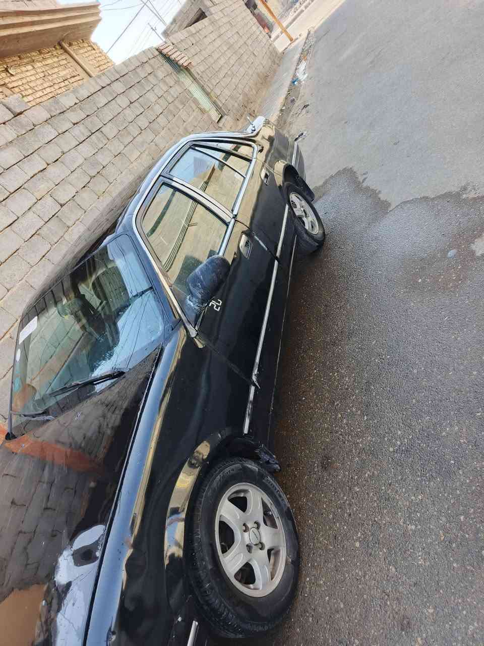 فراشه 96 كير عادي محرك 2000 مفتوح بي خيط تبخير بدون تنقيص رقم انبار دولي سنويه وهزه جديده صار شهرين جددت السعر 28 وبيهه مجال قليل سياره نضيفه تجي وتشوف بعينك ترهم مراوس  
***********
***********
