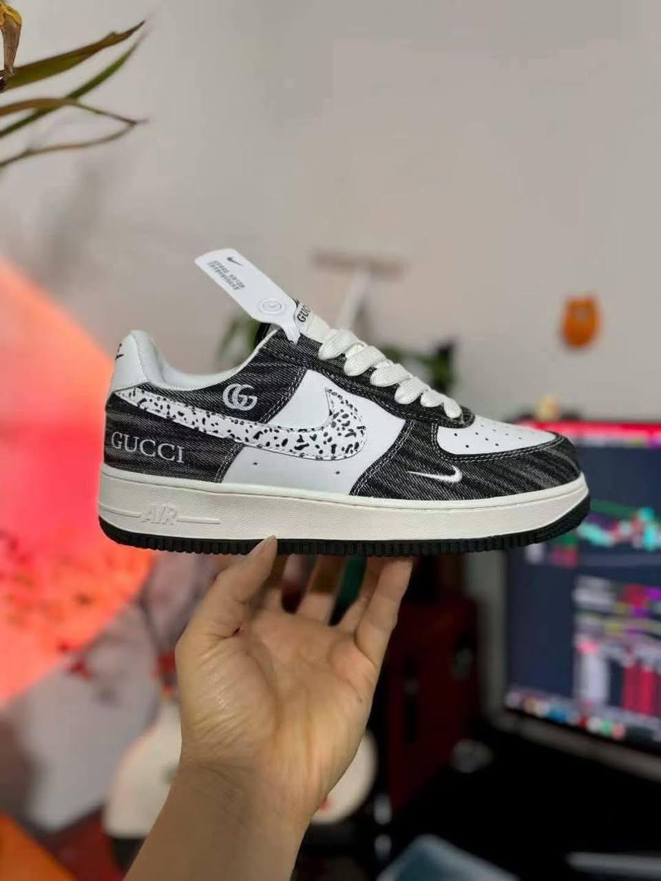 جملة فقط 📢
المظهر الأنيق يبدأ من الحذاء الصحيح! 👟✨
​إذا كنت تبحث عن التميز وتفاصيل تخطف الأنظار، حذاء Louis Vuitton x Nike Air Force 1 هو خيارك الأول.
​استوردناه خصيصاً في رحاب العربية للاستيراد والتصدير لنضمن لك:
✅ أعلى درجات الجودة والمطابقة.
✅ راحة تامة طوال اليوم.
✅ بوكس التغليف الفاخر والملحقات الكاملة.
​⏳ الكميات وفيرة 
📩 أرسل معلوماتك للحجز
​📲 واتساب الحاويات الكاملة : [***********]
📲 واتساب حجز الجملة :
[***********]
📌العنوان بغداد حي الجامعة خلف المستشفى الملكي 
#جملة #اكسبلور #احذية 
#شركة_رحاب_العربية
#شركة_المنافس_للبضائع_الاوربية
