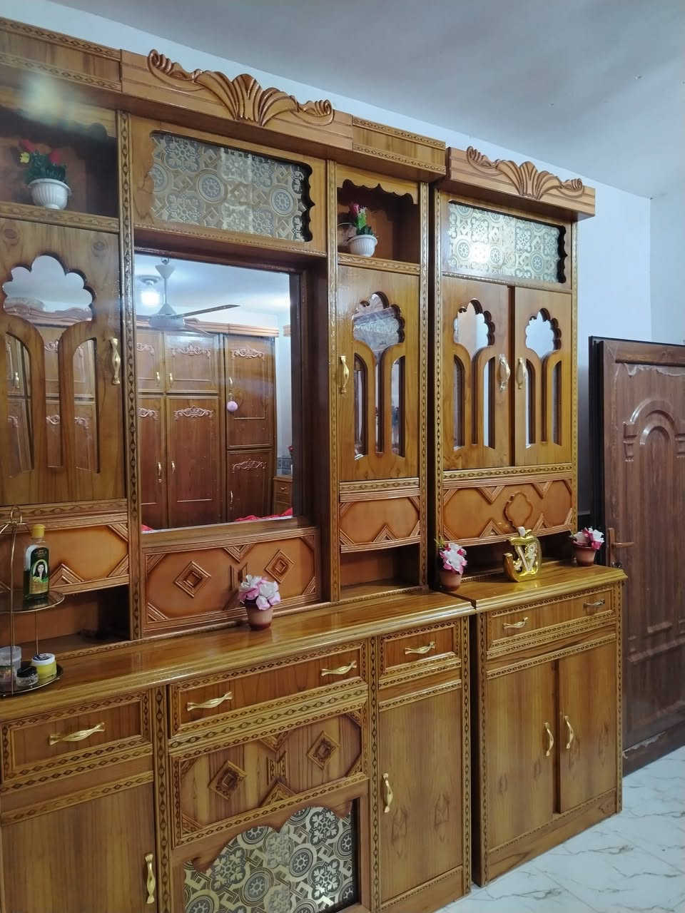 توجد غرفه نوم للبيع سوكيه خشب راقي مفوله نضافه ٪100 استخدام ثلاث 
اشهر السعر مـليون وربـع بيها مجال شي بسيط التواصل عبر الواتساب ***********
