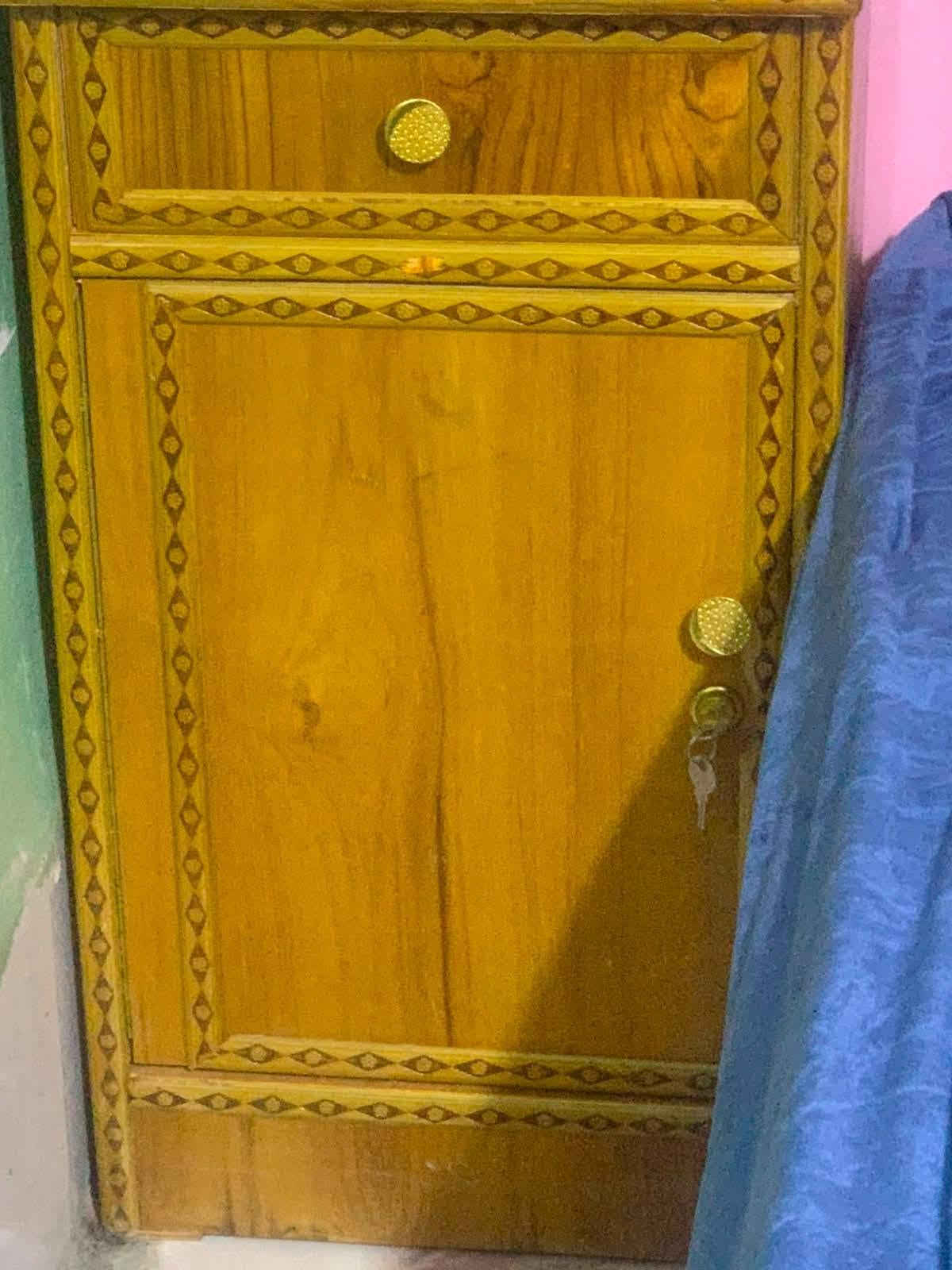 سلام عليكم كرفه غشاب لل بيع جديده كلش اي ضرر ما بيه محتاج وجاي ابيع بغداد مدينه الصدر سعر 400 وبيه مجال لل طيبين واني خادم ***********
