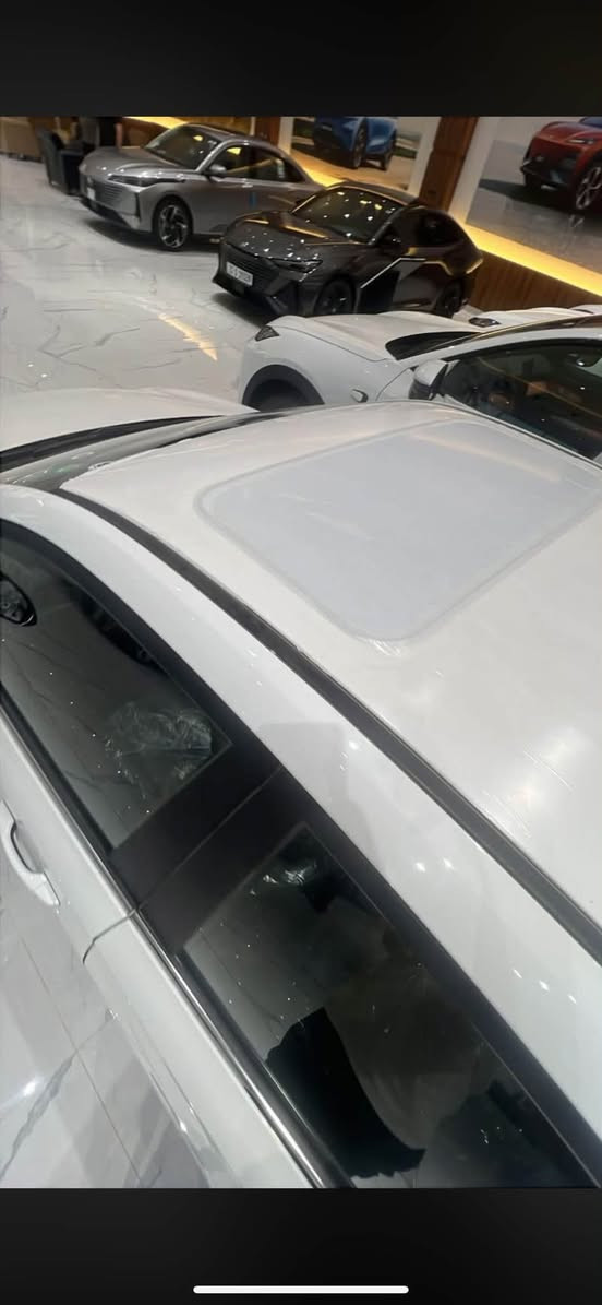 🚗 للبيع: شانجان ألسفن (Changan Alsvin) - زيرو / بحالة الشركة 🚗
المواصفات العامة:
 النوع والموديل: شانجان ألسفن (Changan Alsvin)
 اللون: أبيض
 الحالة: جديدة / زيرو (المقاعد بالأكياس والنيلون الأصلي)
 المحرك: 1.5 لتر (اقتصادي جداً في استهلاك البنزين)
 ناقل الحركة (القير): أوتوماتيك (Dual Clutch)
المميزات والتجهيزات:
 فتحة سقف كهربائية
 شاشة لمس وسطية مع نظام ترفيهي
 مقاعد جلد بتصميم أنيق
 أزرار تحكم بالصوت والنظام من المقود (تحكم طارة)
 حساسات خلفية مع كاميرا للركن
 نظام مكيف هواء ممتاز
 ويل كوروم / ويل سبورت ألمنيوم
 أنظمة أمان وتثبيت (ABS)
📌 التفاصيل والسعر:
 السعر: 17 مليون دينار عراقي
 الموقع: محافظة النجف الأشرف
 رقم التواصل / واتساب: ***********
📩 للجادين بالشرء، يرجى الاتصال بالرقم
