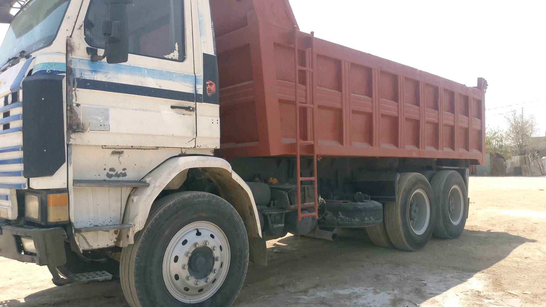 سكانيا للبيع موديل 92 سياره نظيفه نظافه 95% 100 تبريد شغال تخم تاير بدي نضيف 

ا كهربائيات شغاله العنوان للسماوه سعر بدفتر و80 ورقه وبيها مجال قليل ❤️