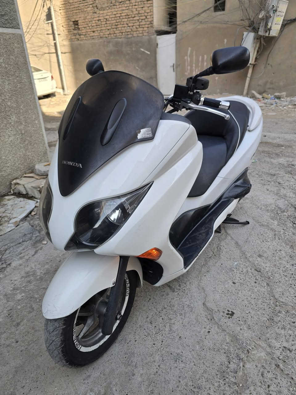 فورزه 0 10 عميه بلاد
ماشيه 21 الف 
السعر 14 قفل 

مكاني بغداد قرب جامع نداء
