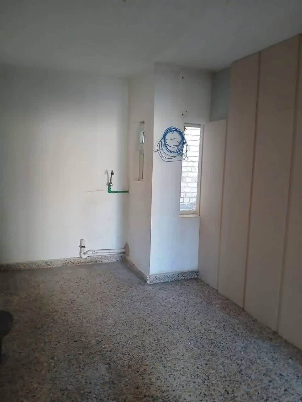 🏠 للإيجار – طابق اول في السيدية
طابق اول مستقل للإيجار في منطقة السيدية، مقابل حديقة ساحه الهنداوي  ويبعد دقيقه فقط عن شارع التجاري، وخلف أسواق حمص.

 المساحة: 150 متر مربع

 يتكون من: 3 غرف + حمام + مطبخ

 درج مستقل

 يحتوي على بلكونتين (شرفتين) جميلتين بإطلالة مميزة

 موقع هادئ وقريب من جميع الخدمات والأسواق

📞 للاستفسار ومعرفة تفاصيل الإيجار،
مكتب الرواد للتطوير العقاري 
***********-***********

