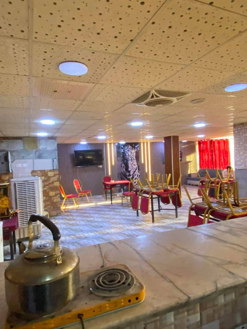 السلام عليكم 
كوفي للبيع  لعدم التفرغ اسم الكوفي ليالي اسطنبول بغداد سبع البور شارع الف مجاور المطعم 
للاستفسار***********
