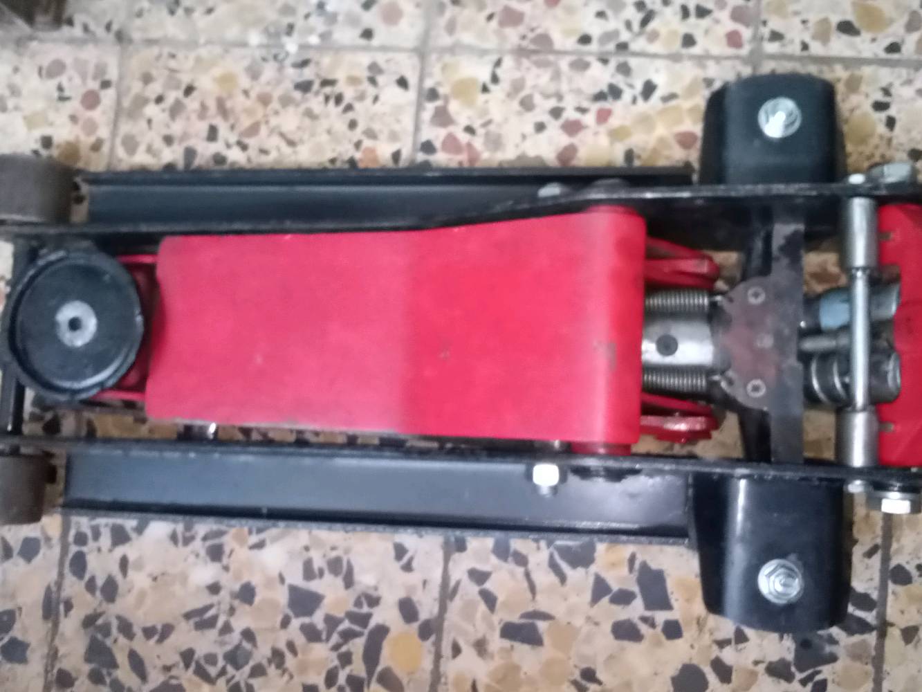 ⭕  يوجد توصيل  لكافه المحافظات 
جك عربانة 3 طن تمساح دبل بستم أخو الجديد شرط شغال وعل الفحص
السعر 95 ألف 
***********
