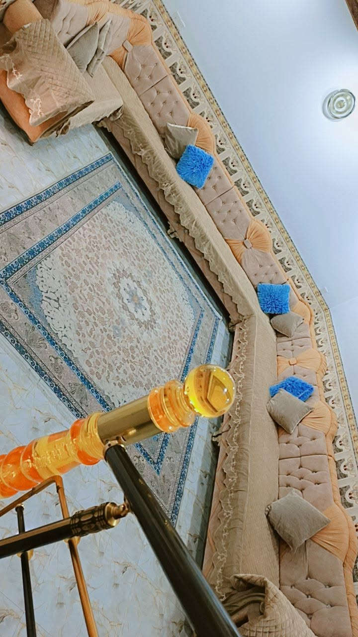 ديون للبيع السعر ٤٠٠ الف ١٥مقعد نضيف اي ضرر مابي لابالقماش ولا سفنج رقم الهاتف *********** بي اتصال وواتساب
