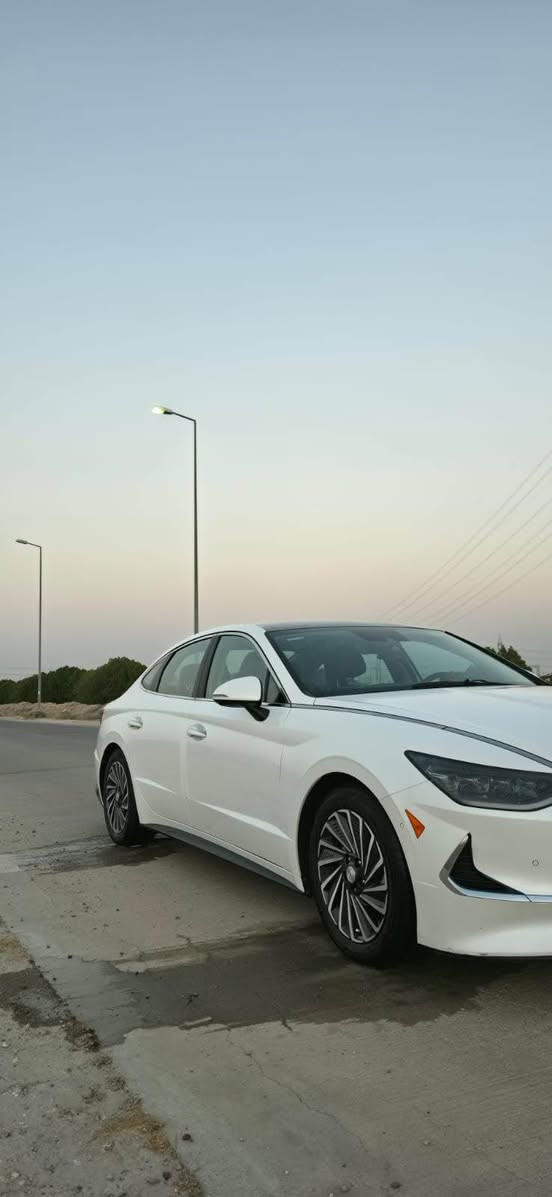 🔥 للبيع سوناتا هايبرد 2022 Limited – فل أوبشن 🔥

🚘 Hyundai Sonata Hybrid 2022 Limited
💰 السعر: 185 ورقة | قابل للتفاوض بالمعقول

من السيارات المميزة جدًا بالهايبرد، مواصفات عالية وشكل راقي واقتصادية بالوقود، ومجهزة بتقنيات أمان وراحة ممتازة.

🔹 المواصفات والتجهيزات:
• هايبرد 2.0L
• فئة Limited
• سقف خلايه شمسيه Solar Roof / خلايا شمسية ☀️
• كاميرات 360°
• رادارات أمامية وخلفية
• حساسات أمامية وخلفية
• نظام مراقبة النقطة العمياء
• تحذير من الخروج عن المسار
• مساعد الحفاظ على المسار
• مثبت سرعة ذكي 
▪︎ قياده ذائيه على خطوط مسار
• فرملة وتحذير من الاصطدام الأمامي  وخلفي  وتوقف ذاتي 
• تشغيل عن بُعد
• دخول وتشغيل بالبصمة / Smart Key
• تتحرك للأمام والخلف بالريموت وهي واقف خارج السيارة
• شاشة ومواصفات Limited
• مقاعد كهربائية (جلد)
• تسخين وتبريد المقاعد
• إضاءة داخلية مميزة متغيره لوان
• تشغيل Push Start
• نظام صوتي BOSE ومواصفات راقية
• تايرات  تخم جديد 
• اقتصادية جدًا بالبنزين بسبب نظام الهايبرد

📌 حالة السيارة بكل وضوح:
السيارة وارد أمريكا، تعرضت لحـادث غرق في أمريكا، ، والسيارة تعمل وتسير.

🎥 يوجد فيديو للسيارة وهي تعمل وتمشي من أمريكا، وكل شيء موضح للجادين بدون أي إخفاء.

🔖 VIN / رقم الشاصي:
KMHL54JJ6NA049665

💵 السعر 185 ورقة وقابل للتفاوض بالمعقول
❗️للجادين فقط، والمعاينة خير دليل.

📍 المكان: [البصره]
📞 للتواصل: [***********] البصرة, العراق
