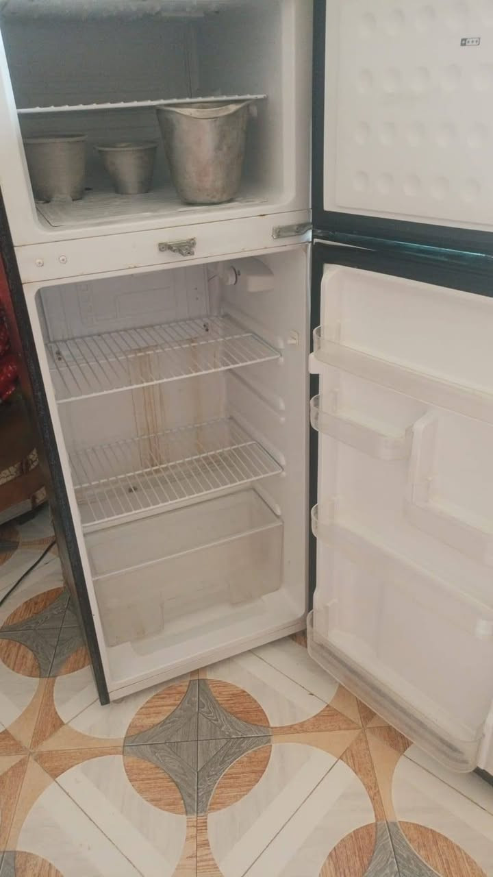 للبيع ثلاجة بحالة جيدة 🌹
نظيفة جديده  مرتبة وكاملة
السعر ١٧٥
المكان الرفاعي 
للاستفسار مراسلة خاص 
***********
