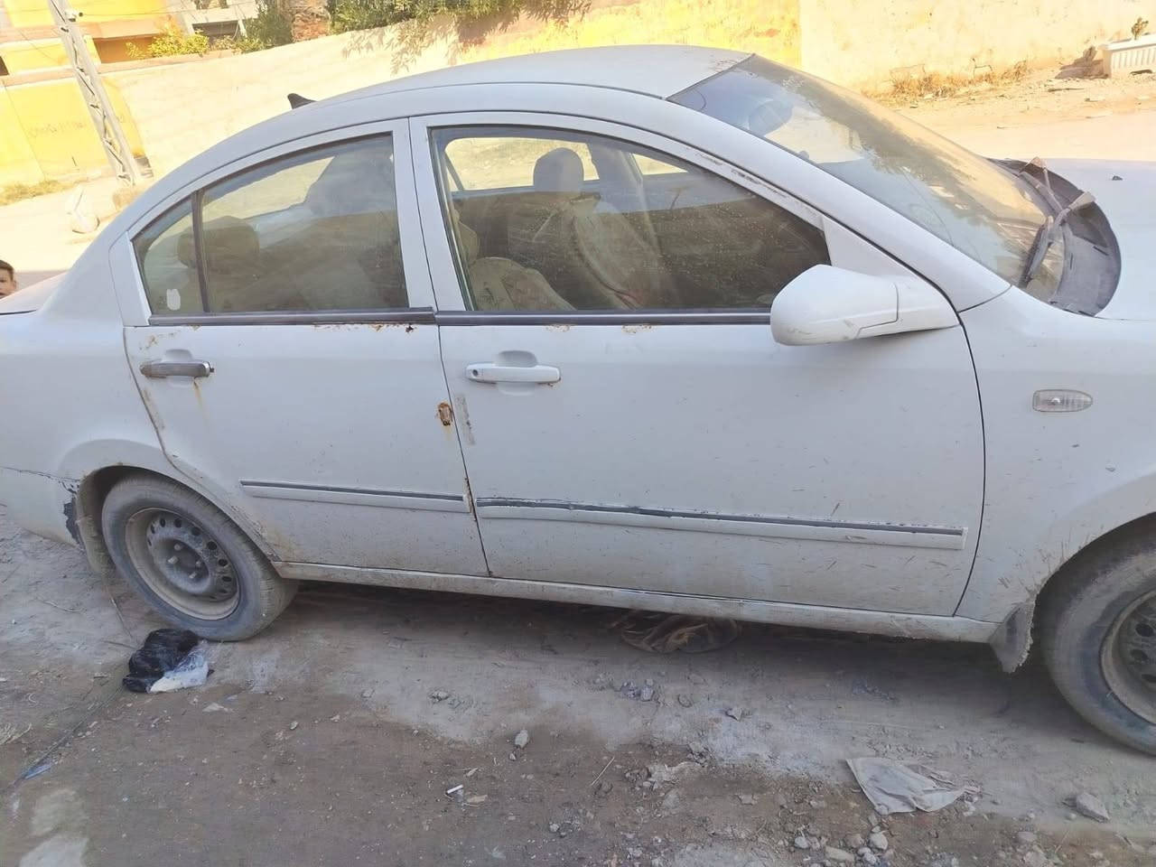 السلام عليكم سياره شيري A5موديل ١٣ رقم قادسيه كير مكينه بحاله جيده بيه قليل اخياس تبريد شغال سنويه لل٢٩ سعره ٢٠ قفل عليه ٦ ورقات غرامه ينزل من سعره للاستفسار ***********
