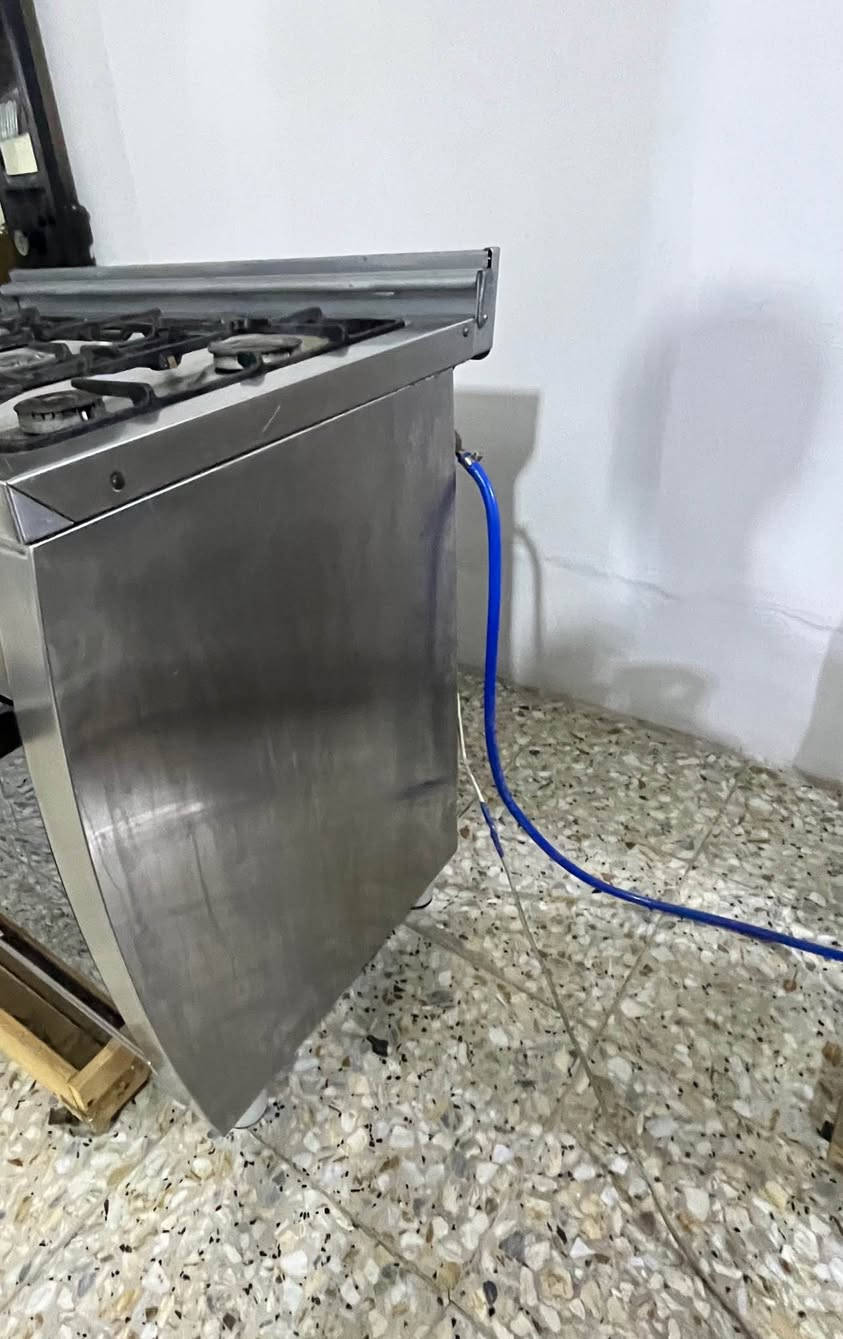 طباخ نضيف شغال كله وعلى الفحص الجداحه شغاله وكلوب الفرن شغال سعره 200 وبيه مجال المكان نهايه الشعله منطقه الدهله *********** بغداد, العراق
