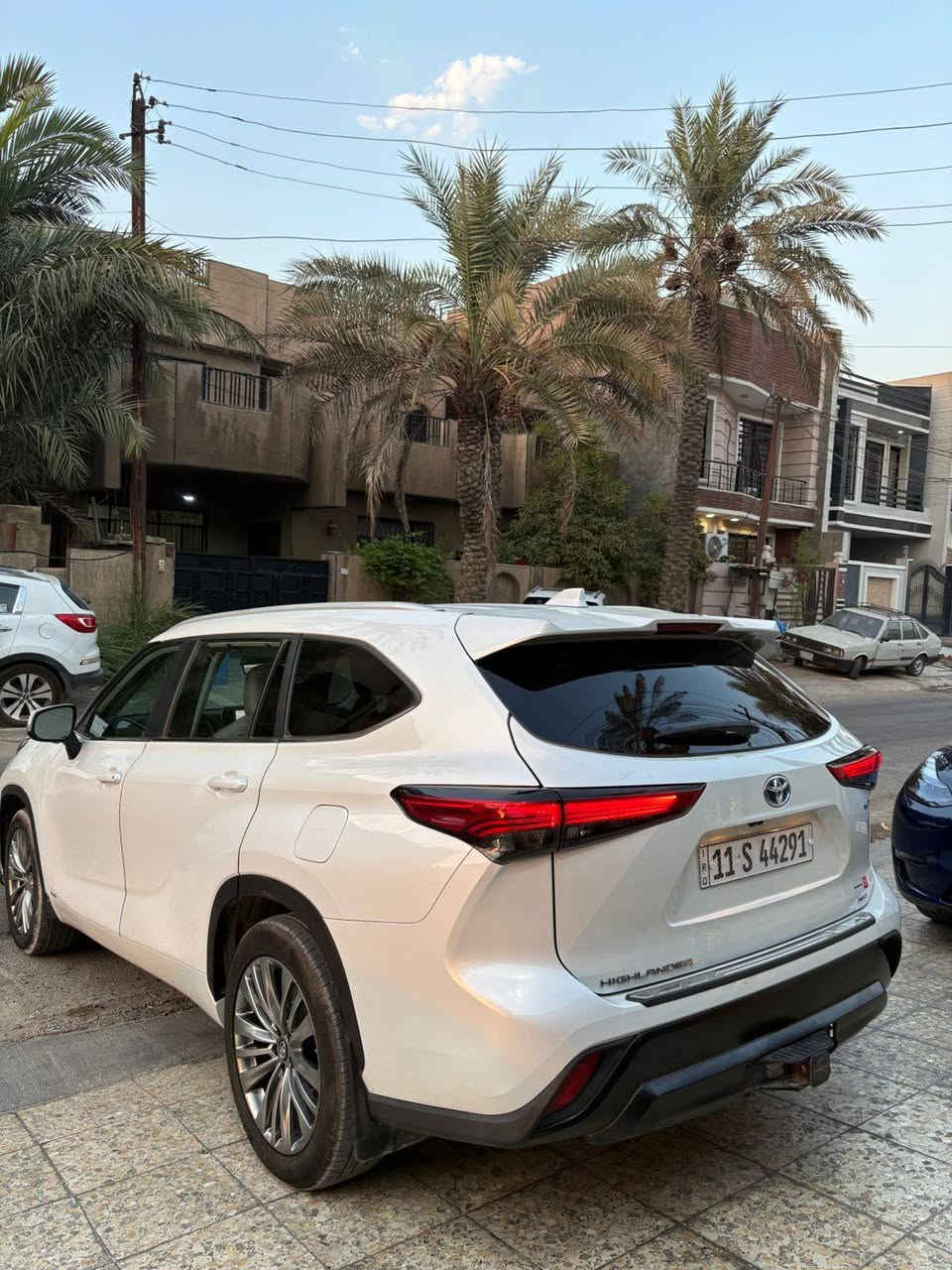 السلام عليكم حبايب
تيوتا هايلند 2024 
بمواصفات: XLE
الون: ابيض 
السياره هايبرد
للستفسار: ***********
