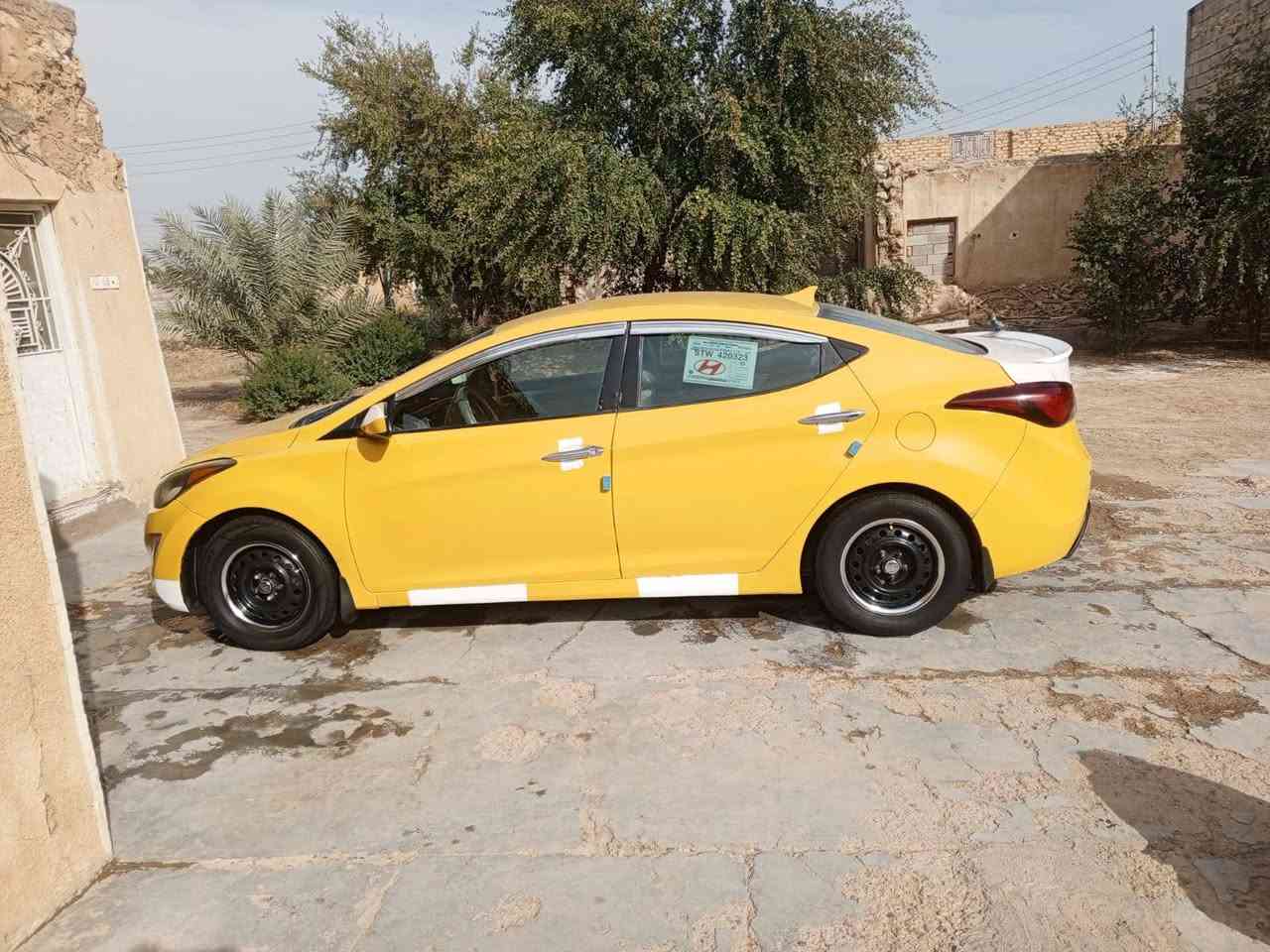 السلام عليكم
 النتره وارد امريكي بيهه ضربه بل باب موديل ٢٠١١السياره جديد كير محرك جديد لا تبخير لا تنقيص تبريد شقال ثلج تخم تاير حداديه خير من الله كهربائية كلهه شغاله داخله حلو  تحويل مباشر السياره مطلوبه ٤٠٠عليه من تحول ادفعهن السعر ٨٥وبيهه مجال 
المكان الرمادي جزيره البذياب 
***********متواجد واتساب
