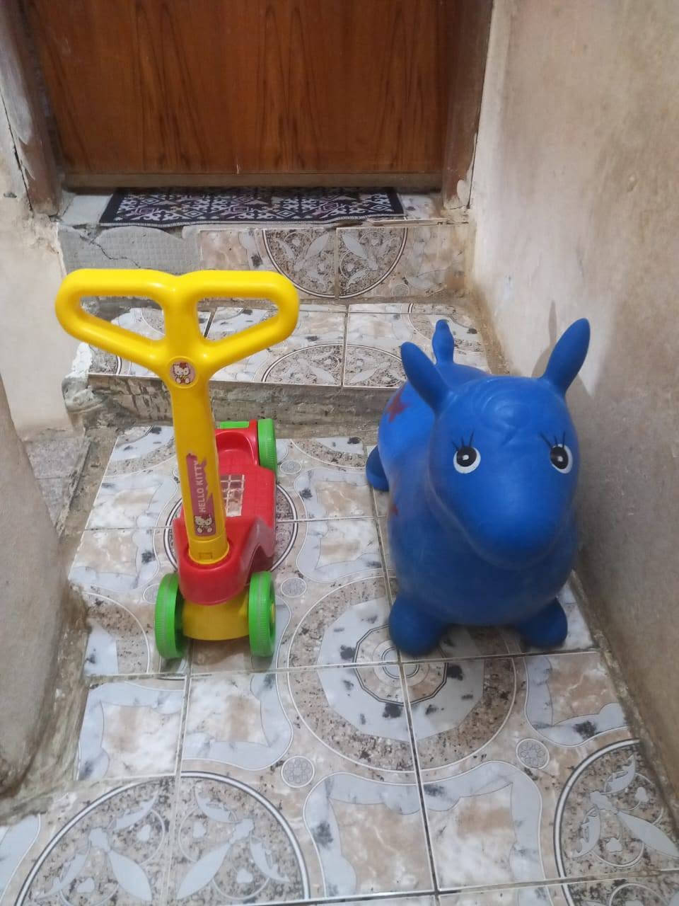 السلام عليكم عندي غراض للبيع الستفسار على الرقم ***********
