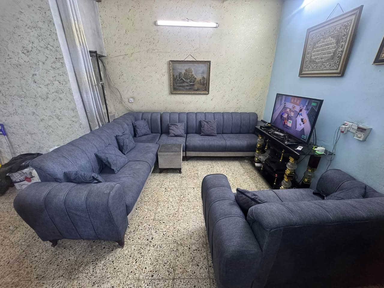 السلام عليكم 
طخم ديوان للبيع ١٠ مقعد جديد كلش 
السعر ٢٥٠ وبي مجال مكاني بغداد السيديه 
***********
