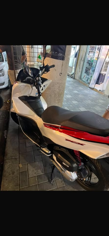 PCXللبيع جيل الثاني حساس ازدحام كلشي بيهة شغال جديدة بمعنى الكلمة تجي تاخذ من البيت الشراي يجيب فيتر ويجي يفحص السعر 15 ونص وبيها مجال للتواصل ***********مكاني بغداد
