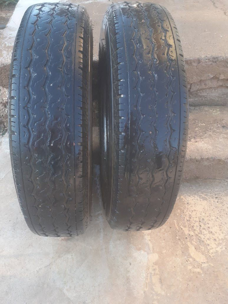 تايرات للبيع حجم ١٢ على ٥٠٠ نظاف نص عمر زوج سعرهن ٣٥ وبيهن مجال التواصل عل الرقم ***********
