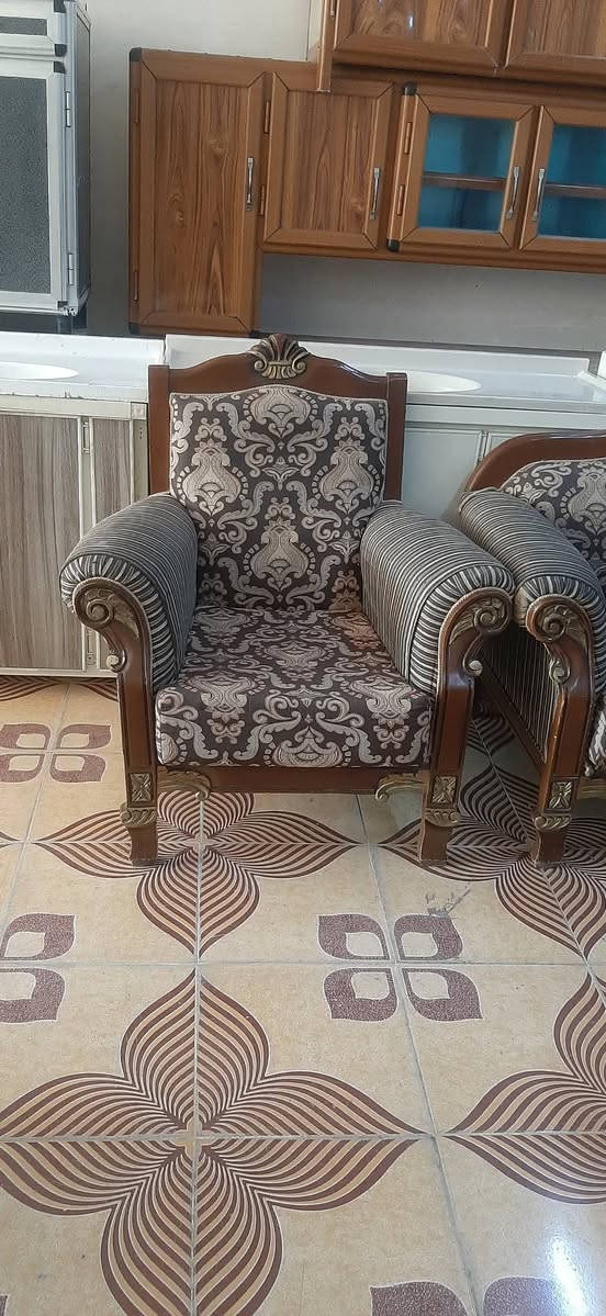 معرض العماد//تخم ملكي مستخدم نضيف اي عيب مبي بشرط النضافه ***********//*********** كركوك, العراق
