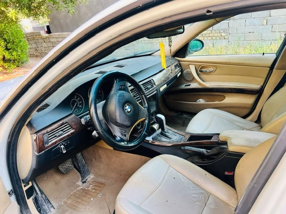 السلام عليكم ورحمة الله وبركاته 
E90  2007 وارد أمريكي 
ابيض رقمها بغداد 
السعر 90 مع المجال 
*********** 
واتس اب 
بيع مستعجل 
مو شراي رجاءً لا تتصل ولا تتعبني
