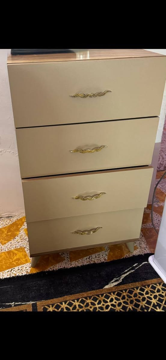 غرفه للبيع السعر 425الف اوبيهه مجال الغرفه 7 قطع نوع الغرفه تركيه باب سلايت أمانت لله مال واحد معتاز المكان سبع البور شارع الاف رقم التلفون ***********
