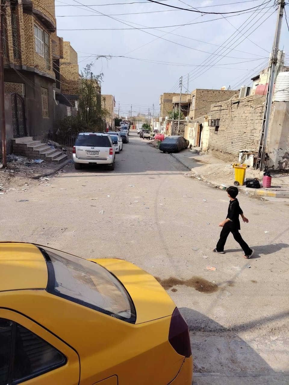 بيت للبيع مساحه 100 متر امامي يحتوي على غرفه صاله استقبال مطبخ حمام طارمه السعر 150 العنوان سومر قرب عماره ماجد عرض الشارع 25 متر ***********
