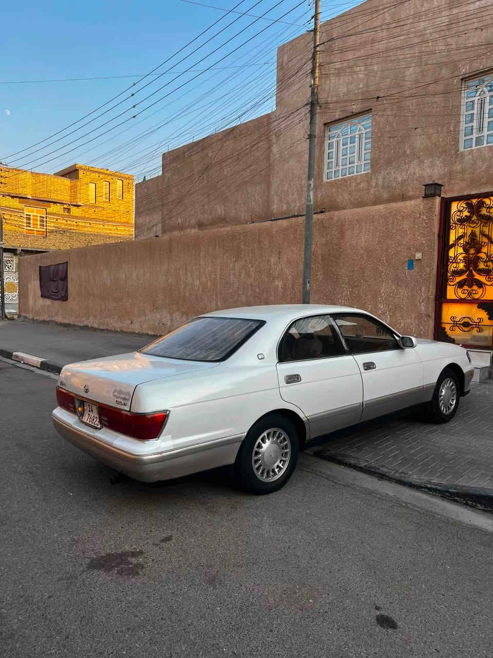 سلام عليكم كراون بطه فصل للبيع موديل 95بسمي رقم بصره نكليزي سنويه 2029سياره كفاله من كص ونقل جثه وضربه كهرباياته كله شقاله مكينه كير ثنين ونص جدد حداده جديده تخم تاير مكاني بصره قبله سعرها 54وبيه مجال 
اللاستفسار ***********
