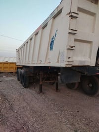 عربانه إماراتيه موديل ٢٠٠٩ ثلاث محاور  بغداد التاجي مجاور الحي الصناعي...