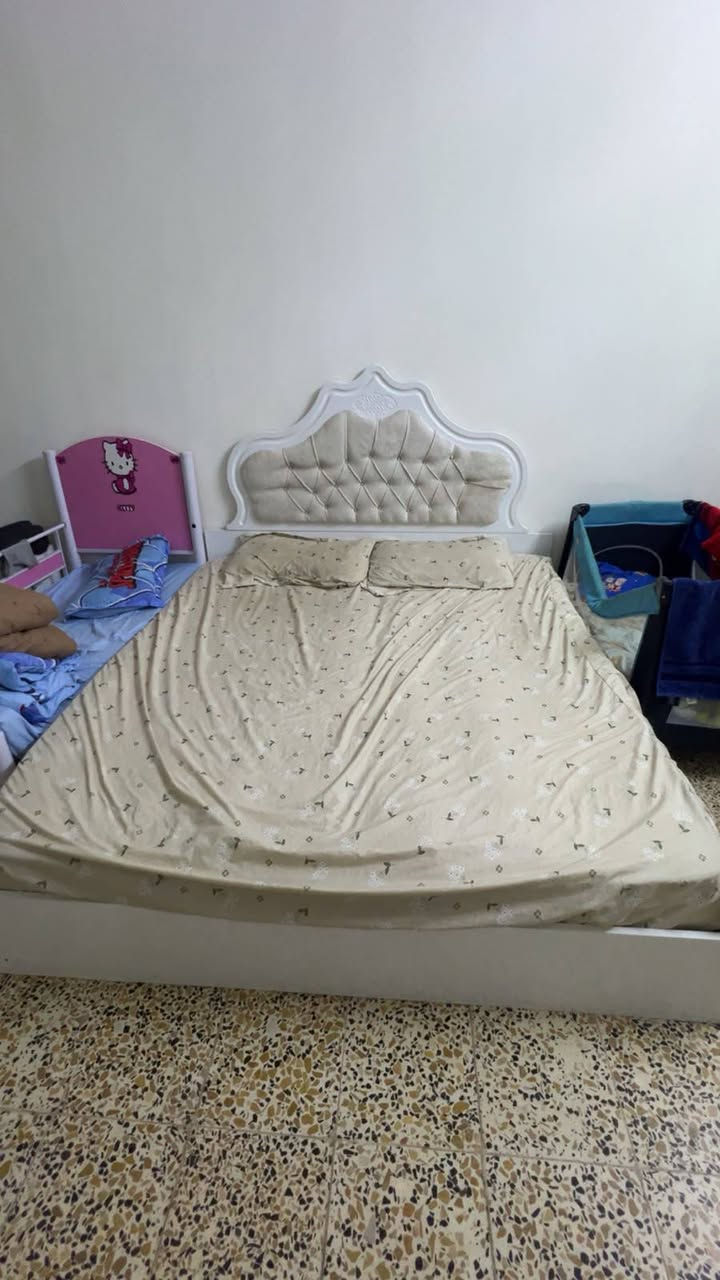 مكلف بنشر طخم قنفات مع قرفتين خشاب تركي اصلي مستعمل شي قليل قيم واخذ من حض رقم ***********
