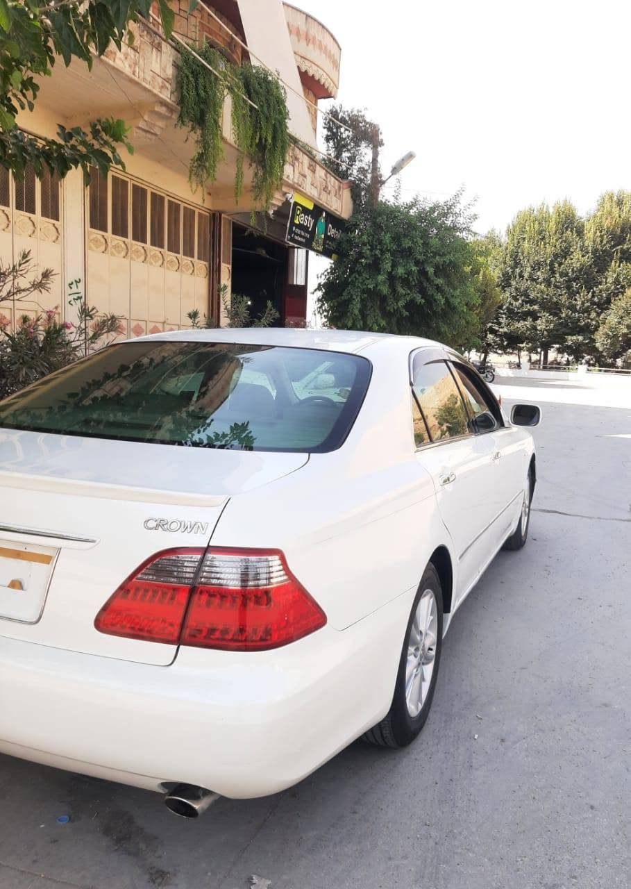 سلاوی خوای گه وره 
شاهینه ی بڕاوه ی بیکۆدبیکۆد
مۆدیلی2006ناوزه رد
تازه داغل بووبه س ماشاالله ی ئه ویت
کامل مه سره ف کراوه ته بریت جامی هه ل گیراوه 
حه مام کراوه ناوی شوینی بڕاوه که یم چاک کردووه 
هه ندبریکیم به ستوووه یه ک پارچه یه 
به س سایه قیکی ده ویت لی بخوڕیت کامل جایزه 
مه کینه ی پچووک به گه وره واته گیری گه وره یه 
بیته قه وڕه قه شه ست هه زاری حه قیقی ڕوشتووه 
زۆرتازه یه ماشاالله لیبیت 
که ڤه رنه گۆڕاوه سه قف بۆیاخ نییه به شه رت حیزامیش بۆیاخ نه بیت مالی دۆسته سه یاره که 
برای به ڕیزم گه رمووشته رینیت سه ری خۆتوو منیش مه یه 
شینه له وه هه رزانترهه یه بیکڕه له گه ل ڕیزم بۆتان 
نرخی56$تۆزیک مه عامه له ی تیایه برایانه 
ژماره ی ته له فونم ***********
