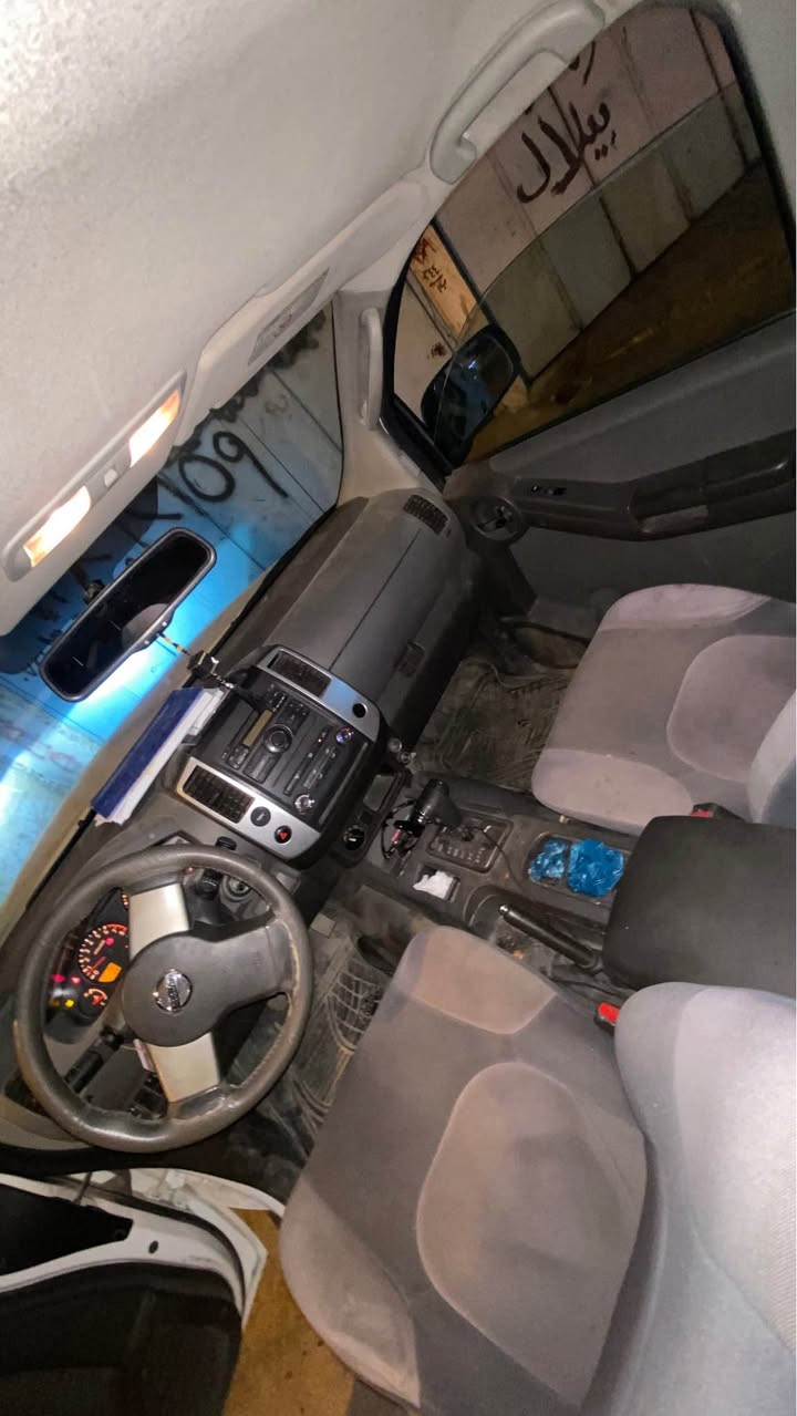 Model 2010
340000km
سەیارەیەکی پاکو جوانو بەقۆت 
مەکینە ٦ بستۆنی ٤لیتر گێر ئۆتۆماتیک مەکینەی نەکراوەتەوە گێڕو مەکینەی بە شەرت 
تەبرید و کارەبایی بە شەرت 
لایتی عەدەسەو زینۆن و بلاجیکتۆری بەقۆت چوار جام کارەبا 
سستەمی غازی بۆ دانراوە مەزبوتە هیچ کێشەیەکی نیە 
جام هیتەر تەبرید مەرکەزی ئاوێنە کارەبا 
سەنەوی مانگێکە بەسەر چووە بە ناوی خۆمانەوەیە
 ٨٢٠.٠٠٠ غەرامی لە سەرە دوای مەعمەلە بۆت دەگەرێنمۆ 
دەعەمی نیە تەنها چەمەلەخی دواوەوەی سایەق دوو بست بۆیاخی پێوەیەناوی نەگرتوە رەسمەکەی ئاخیر ئیشارەتم پێ کردوە 
کەمێک ساردیشی هەیە بێ لێدران 
نرخی ١٣٥$ وەرەقەو مەجال 
*********** السليمانية, العراق
