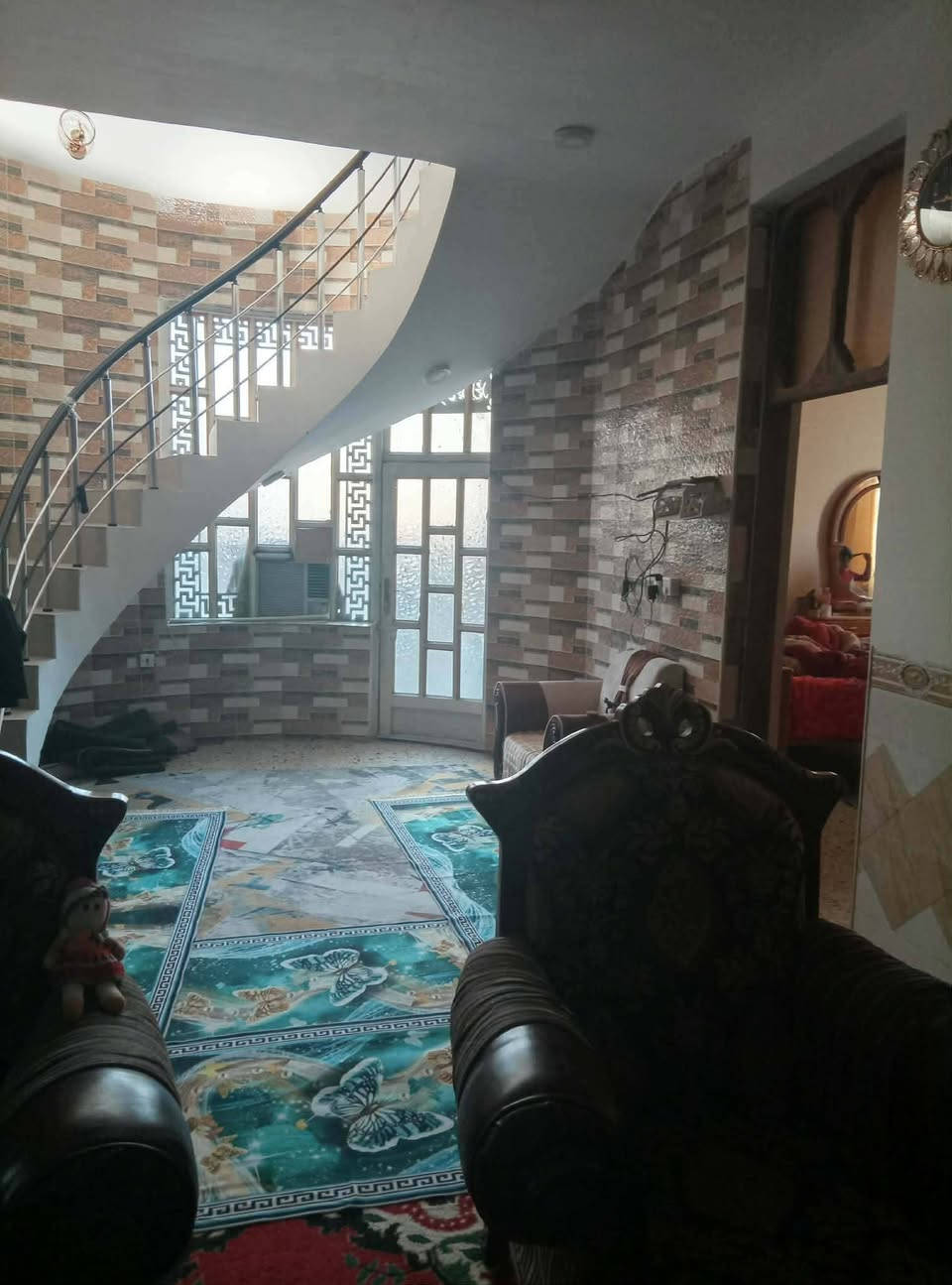 بيت زراعي سند 24 طابق واحد حديث الف متر مع مزرعه بكل الفواكه والخضار غرفتين ومجمع صحيات ومنزع صاله كبيرة وهول  وبيتونه يمكن تكون غرفه ثالثه لاستفسار *********** عنانه فرع علي البكري تبليط للباب يمكن استخدامه كمزرعه تجاريه
