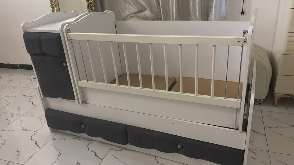 سرير اطفال • هزاز • لـ٩سنوات