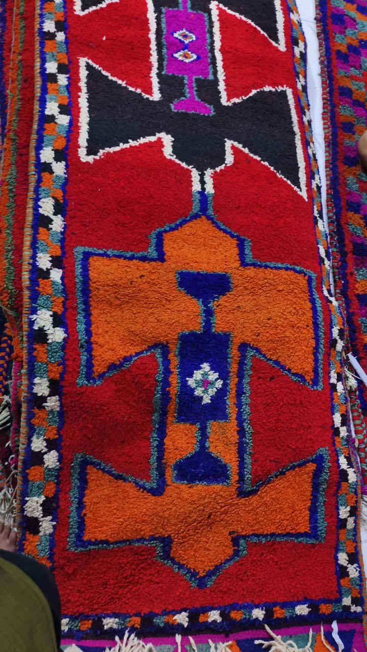 السلام عليكم سجاجيد نظيفه للبيع وغزل للاستفسار أكثر الاتصال على رقم ***********
