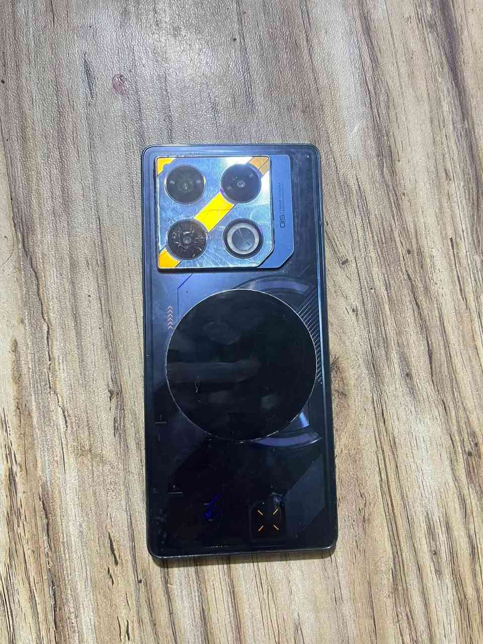 انفنكس GT 20PRO الجهاز يشغل 120فريم بلبوبجي والكارتون ويا والحهاز مبدل شاشه اصليه ويحتاجله بس ايسي مال الشحن والكامره مكسوره بس ماعليها تصور طبيعي السعر 250 وبي مجال تواصل***********
